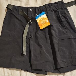 Columbia Black Cargo Shorts with belt and Quick-Drying Fabric